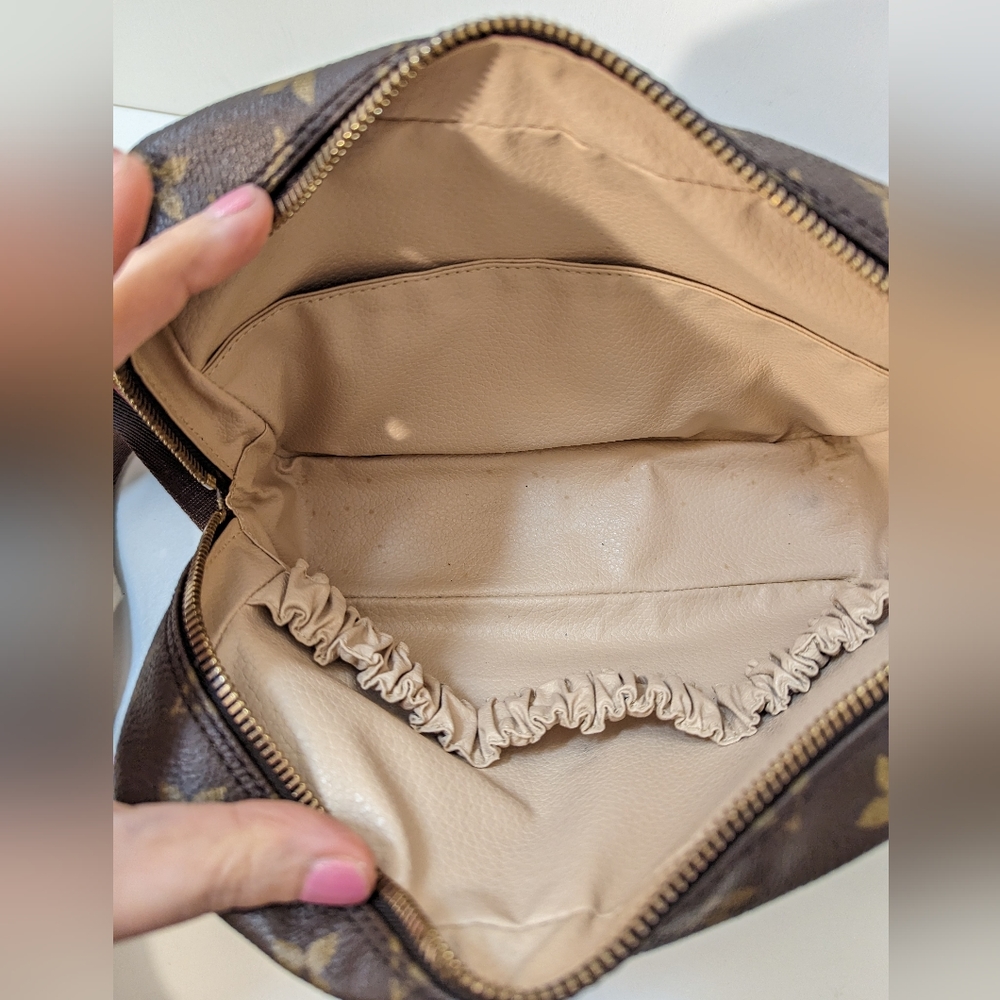 ✨Louis Vuitton✨ monogram trousse 23 clutch converted to crossbody. - Picture 12 of 17